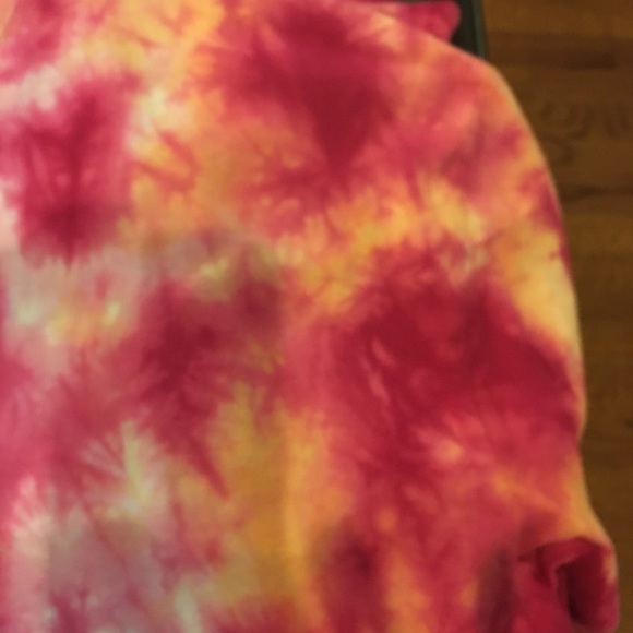 UO Tie-Dye Dad Tee - Size S - Picture 6 of 6